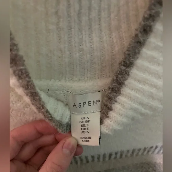 Aspen Women’s Turtleneck Sweater - Picture 3 of 3